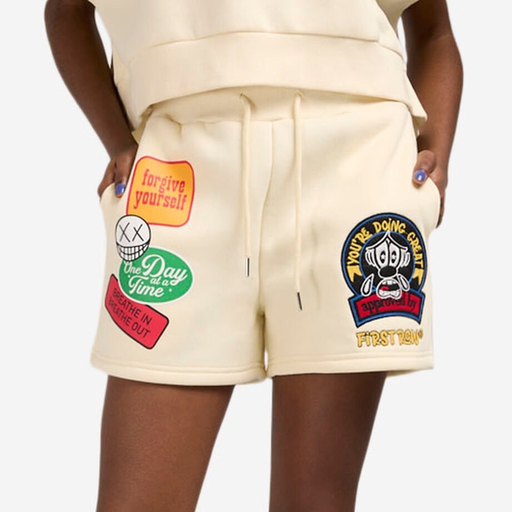 NWT First Row Graphic Patch Fleece Shorts Size XL -Cream-